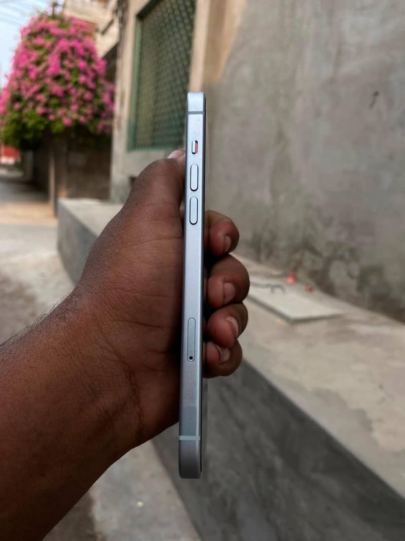 Apple iPhone 15 plus 3