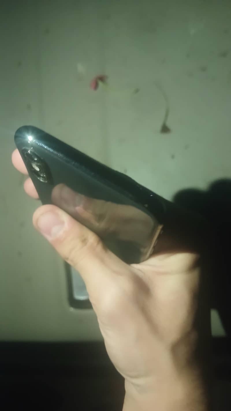 Apple iPhone X 4