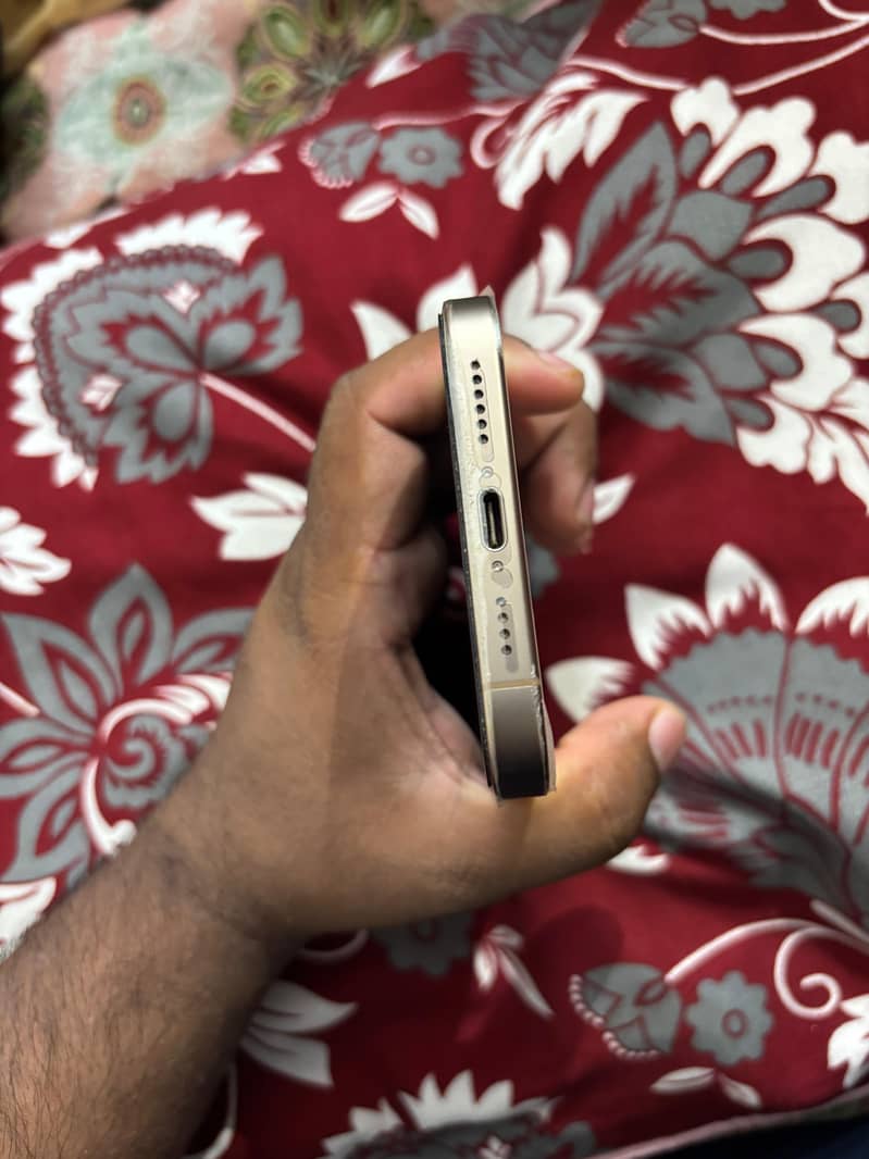 Apple iPhone 16 Pro Max 5