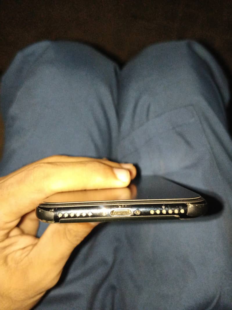 Apple iPhone X 3
