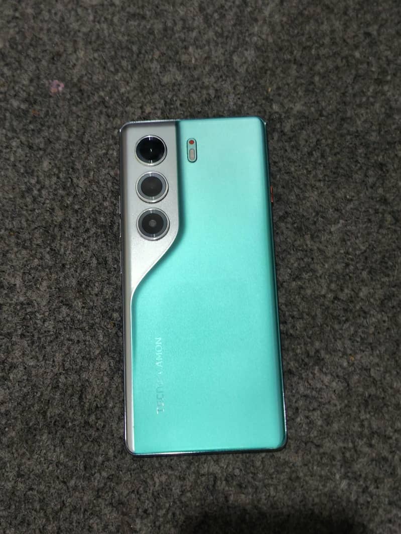 Tecno CAMON 40 Pro 6