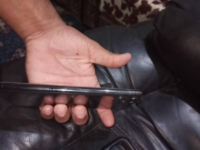 iPhone 11 pro max 4
