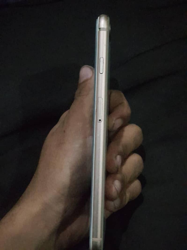 Apple iPhone 8 Plus 3