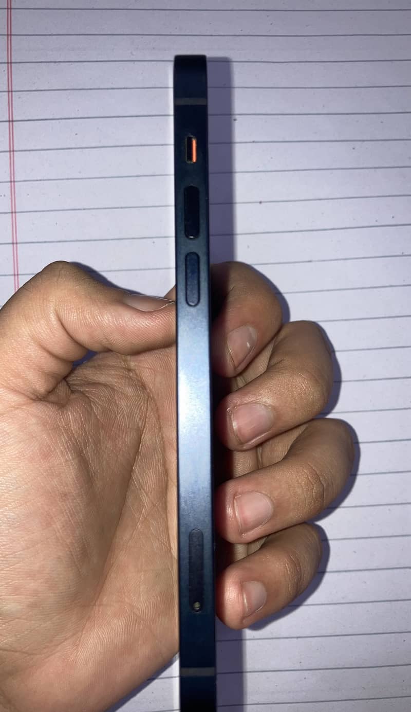 Apple iPhone 12 6