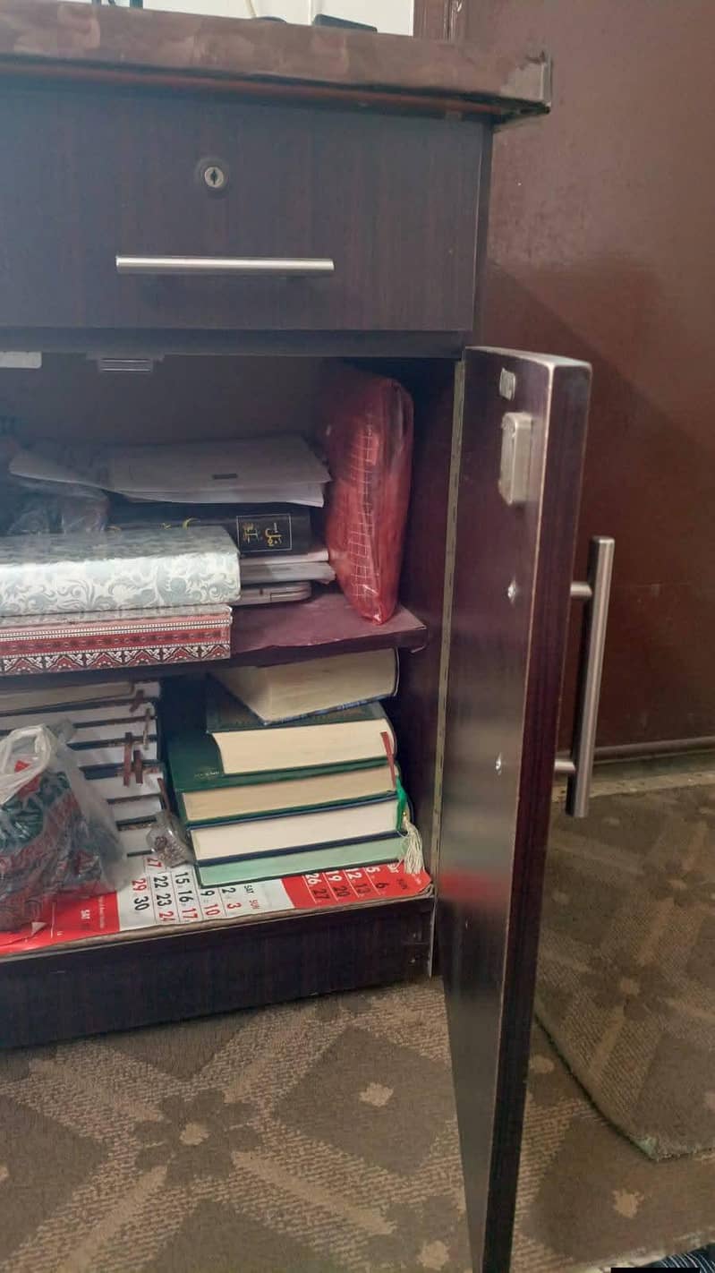 Small Drawer . 1