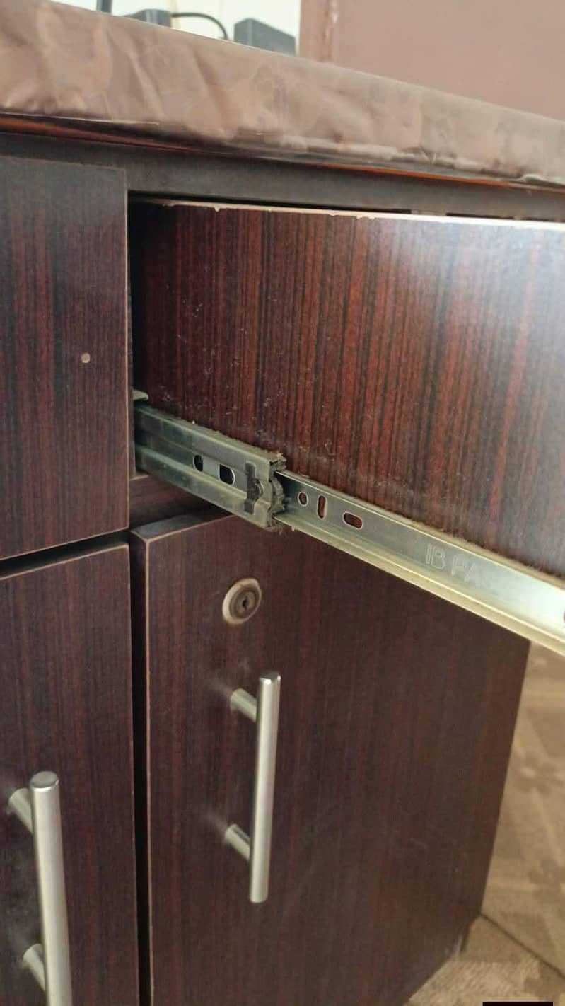 Small Drawer . 4