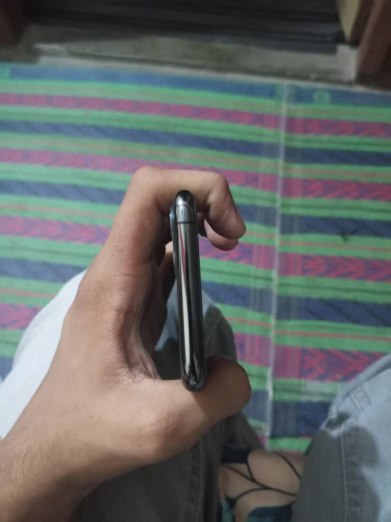 iphone 11 pro 4