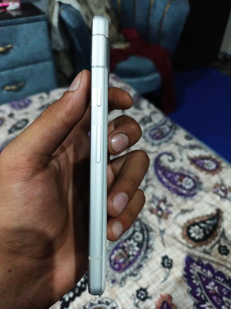 Google Pixel 7a 2
