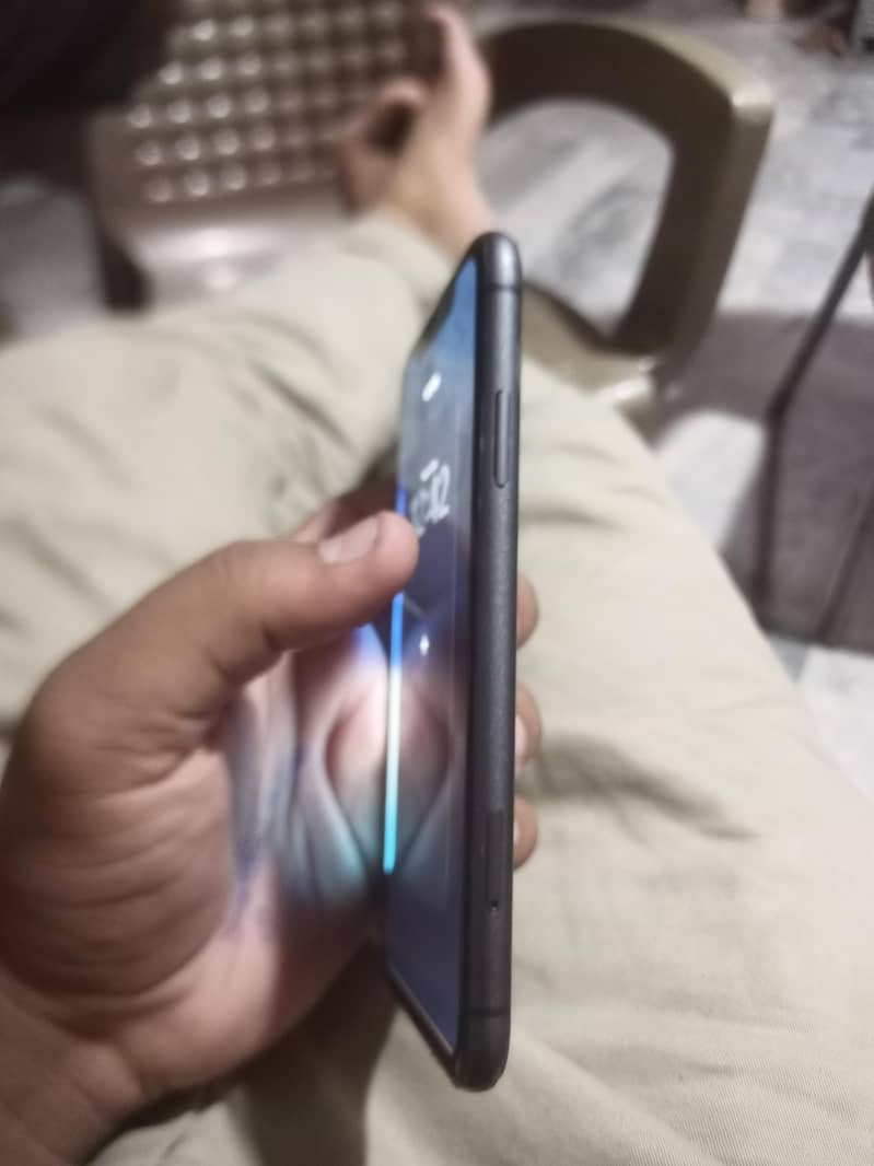 Apple iPhone 11 4