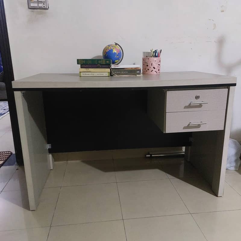 Computer/study table for sale 0