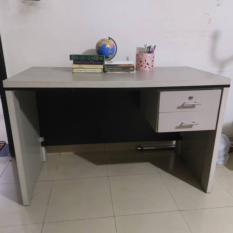 Computer/study table for sale 1