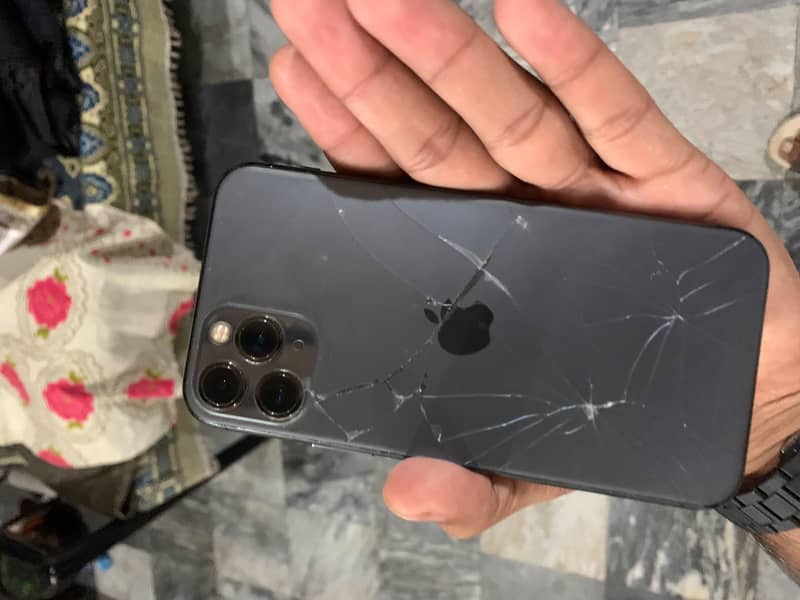 Apple iPhone 11 Pro 3