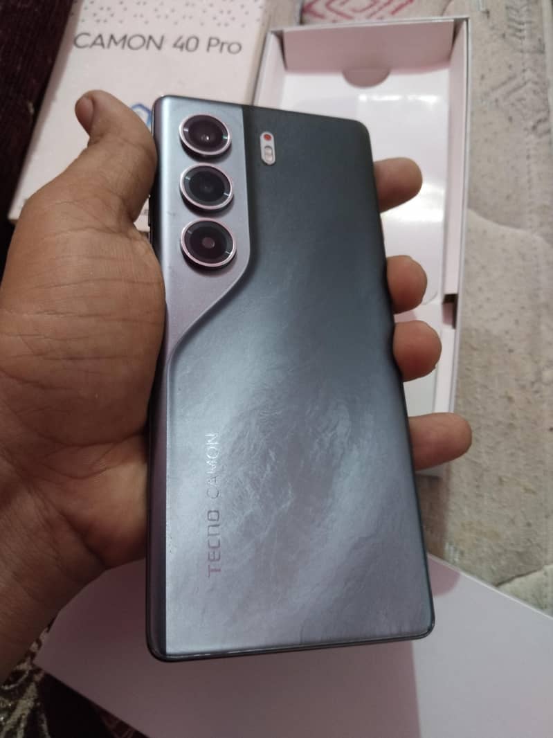 Tecno CAMON 40 Pro 4