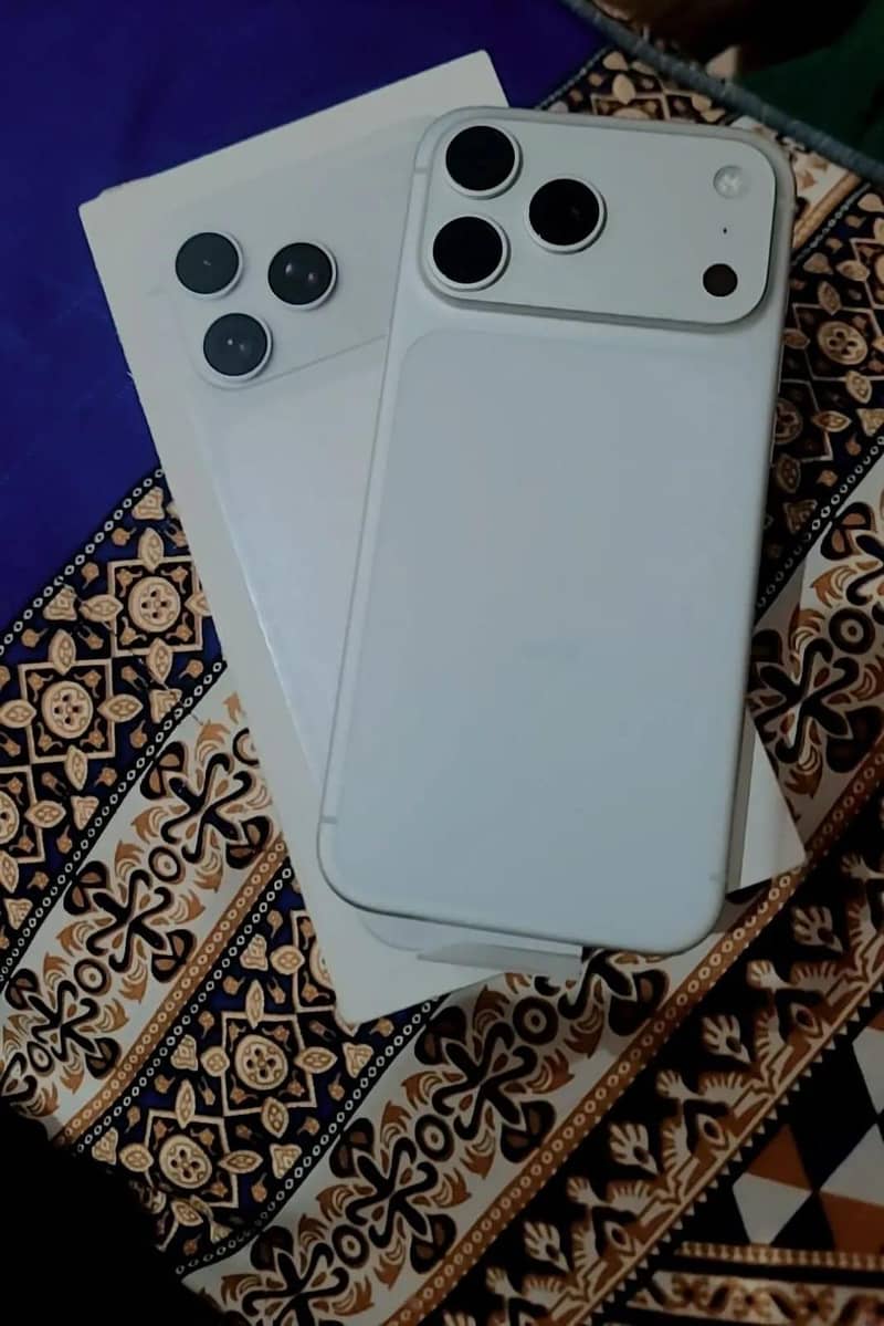 Apple iPhone 17 Pro Max 0