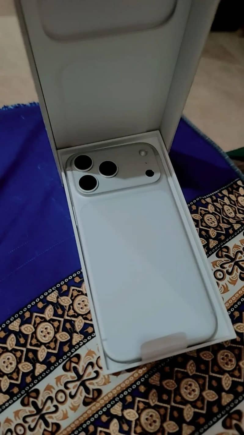 Apple iPhone 17 Pro Max 1
