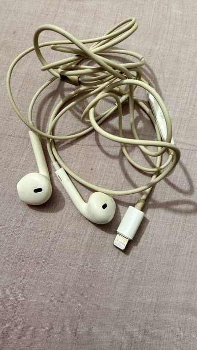 Earpods with Lighting cable