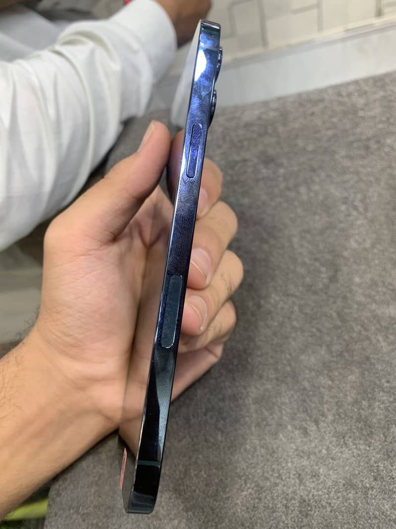 Apple iPhone 12 Pro Max 4
