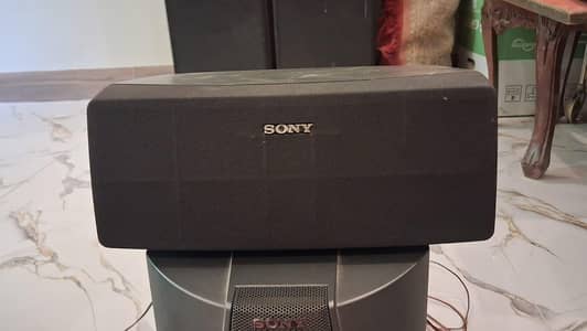 condition 9/10 urgent sale speaker sound system
