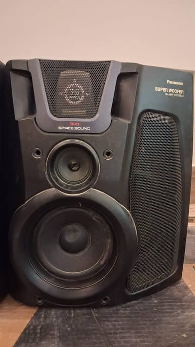 condition 8/10 urgent sale heavy sound system