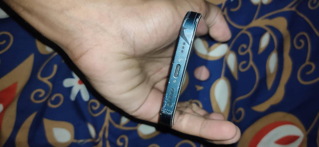Apple iPhone 13 1