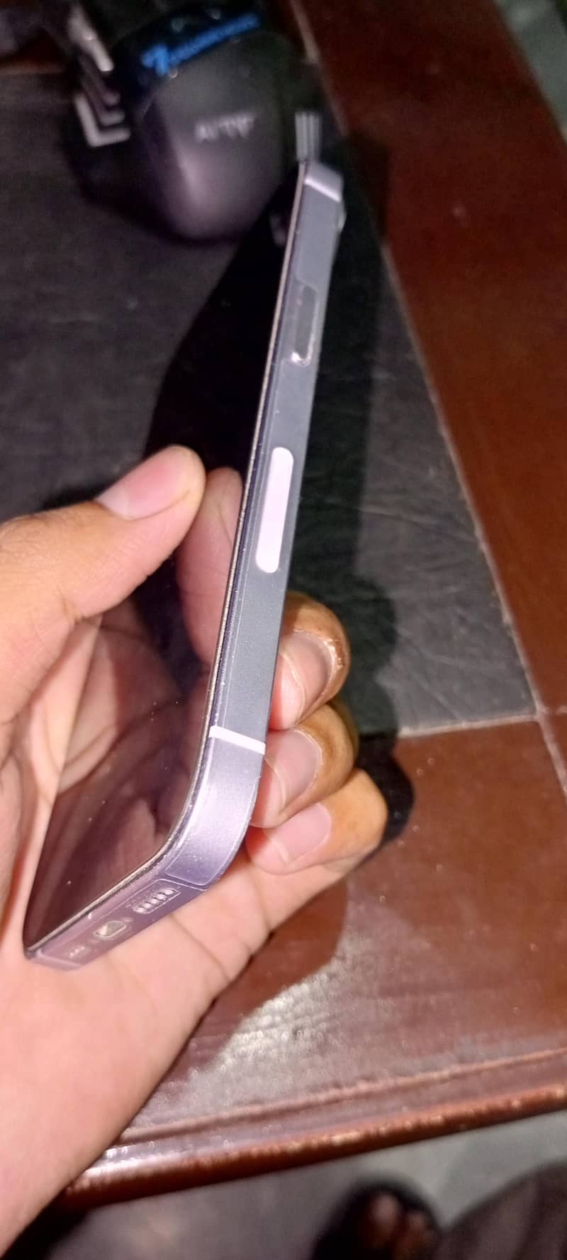 Apple iPhone 14 3
