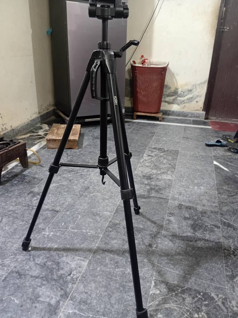 camera stand 1