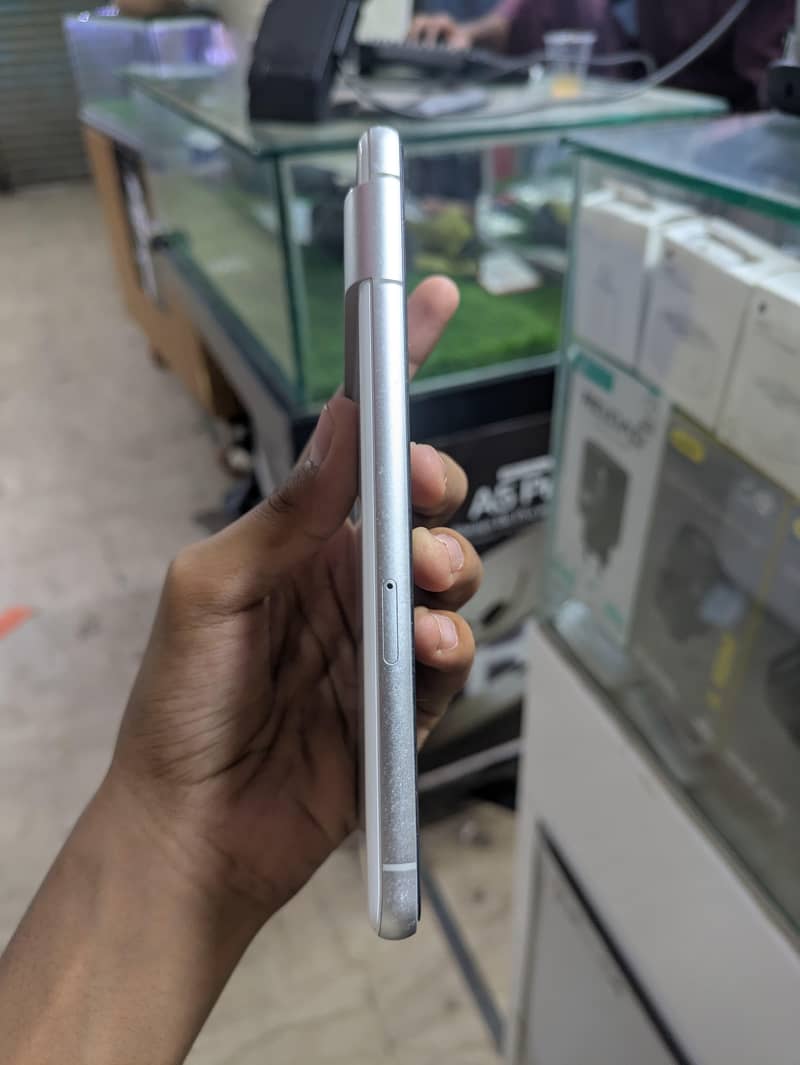 Google Pixel 7 4
