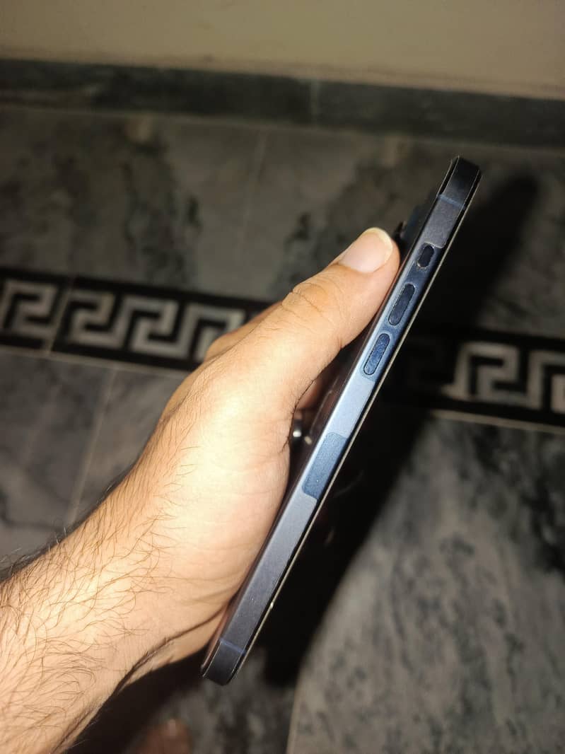 Apple iPhone 15 Pro Max 3