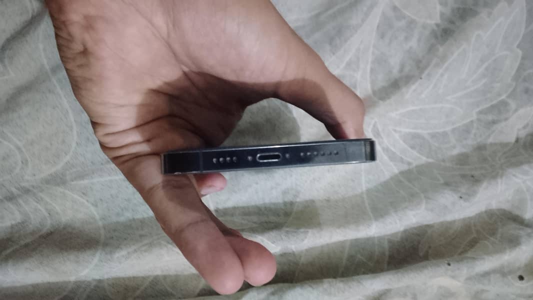 Apple iPhone 13 Pro Max 4