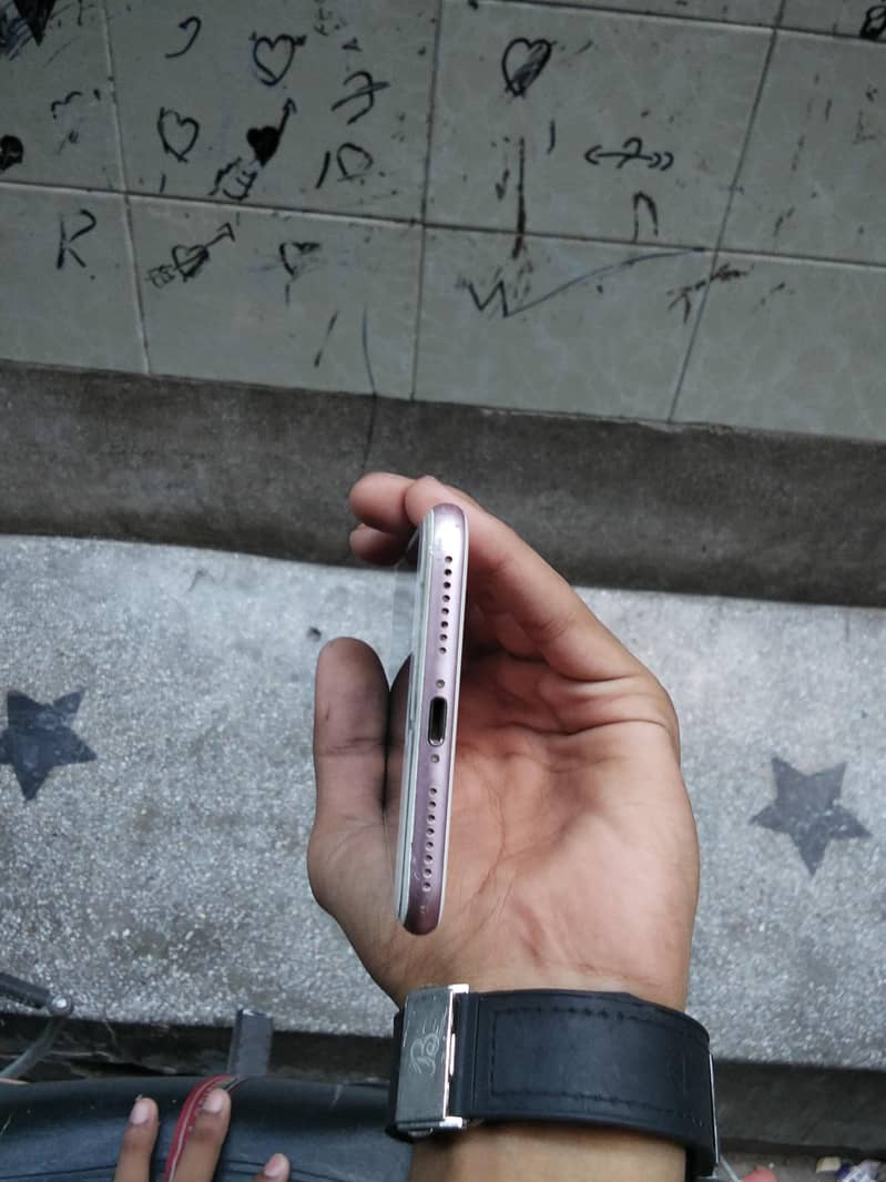 Apple iPhone 7 Plus 3