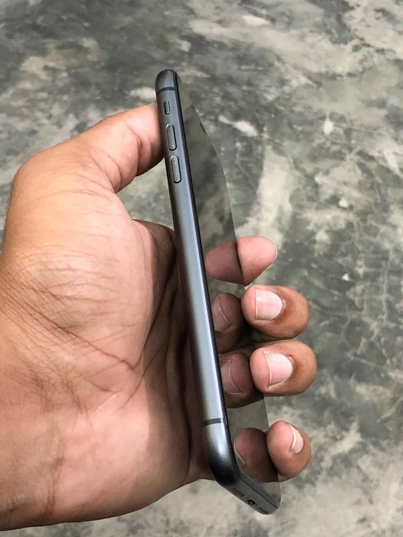 Apple iPhone 11 7