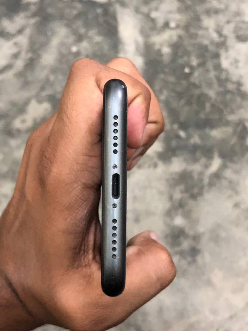 Apple iPhone 11 8