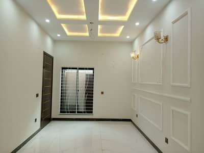 6 MARLA BRAND NEW LOWER PORCTION FOR RENT