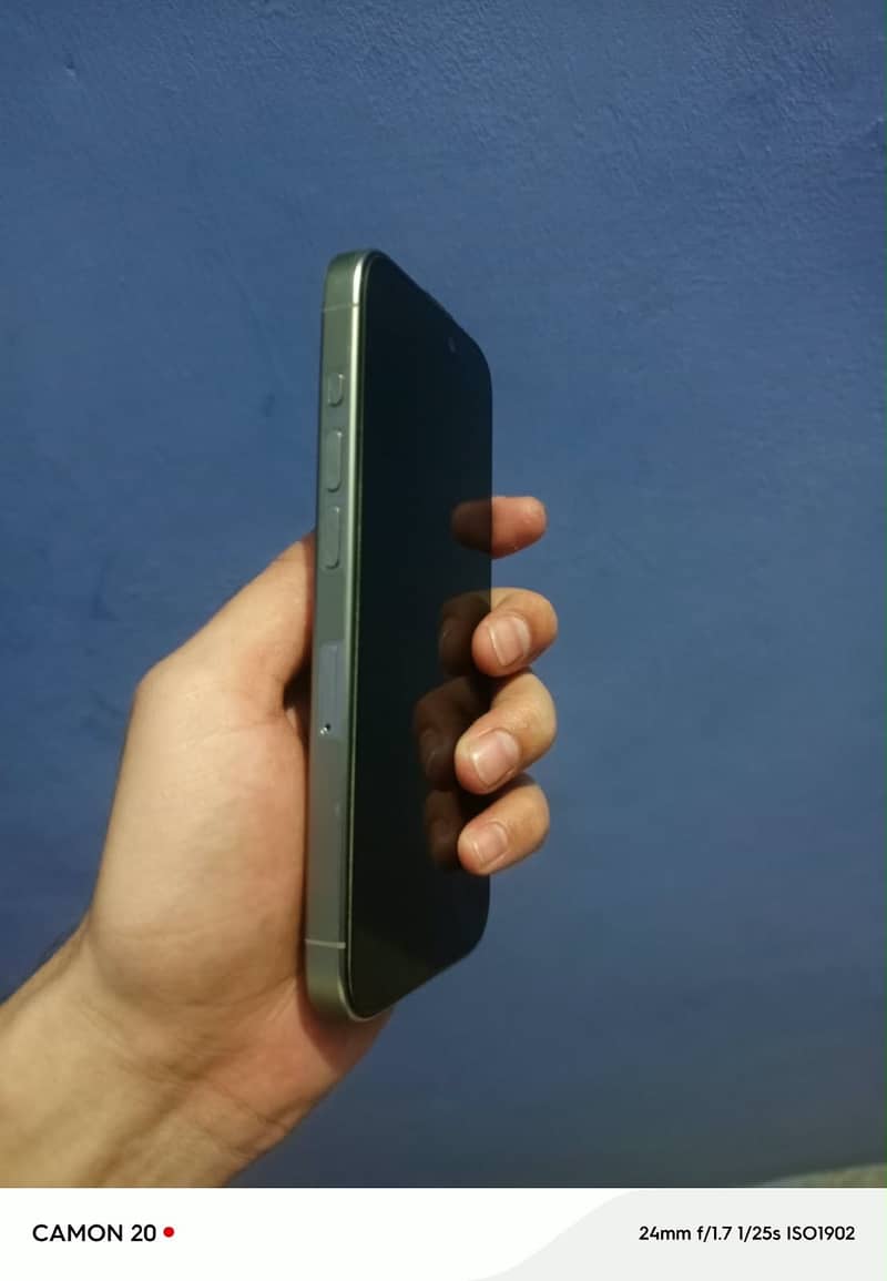 Apple iPhone 15 Pro 2