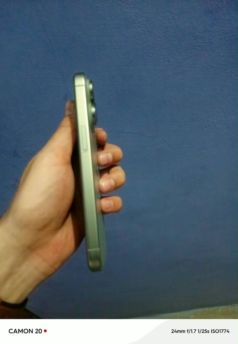 Apple iPhone 15 Pro 4