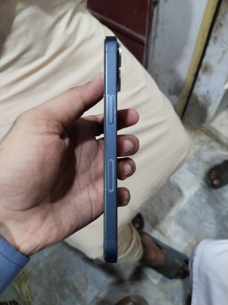 Apple iPhone 13 1