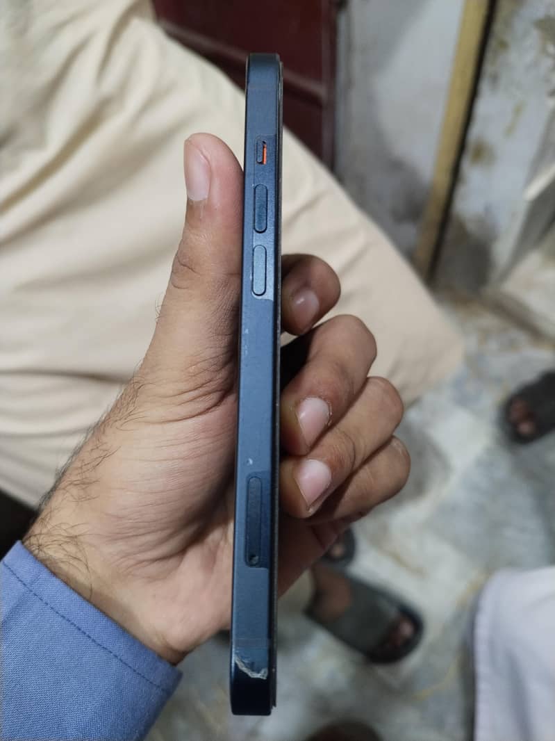 Apple iPhone 13 2
