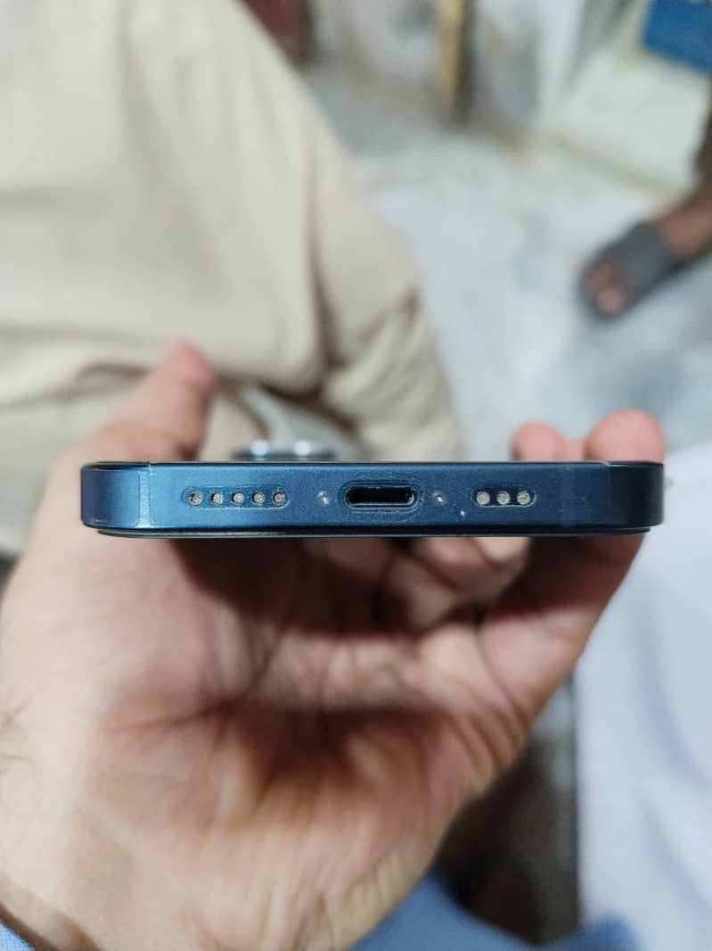 Apple iPhone 13 6