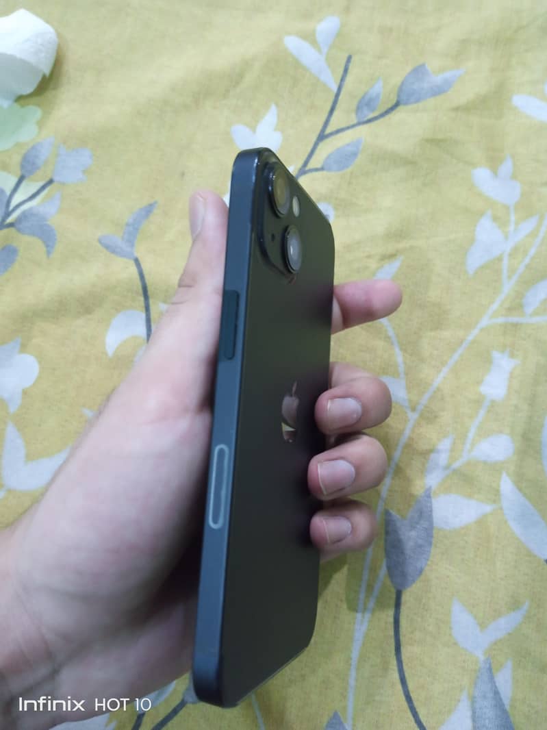 Apple iPhone 13 2