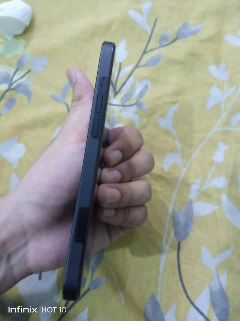 Apple iPhone 13 3