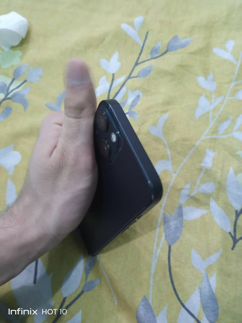 Apple iPhone 13 4