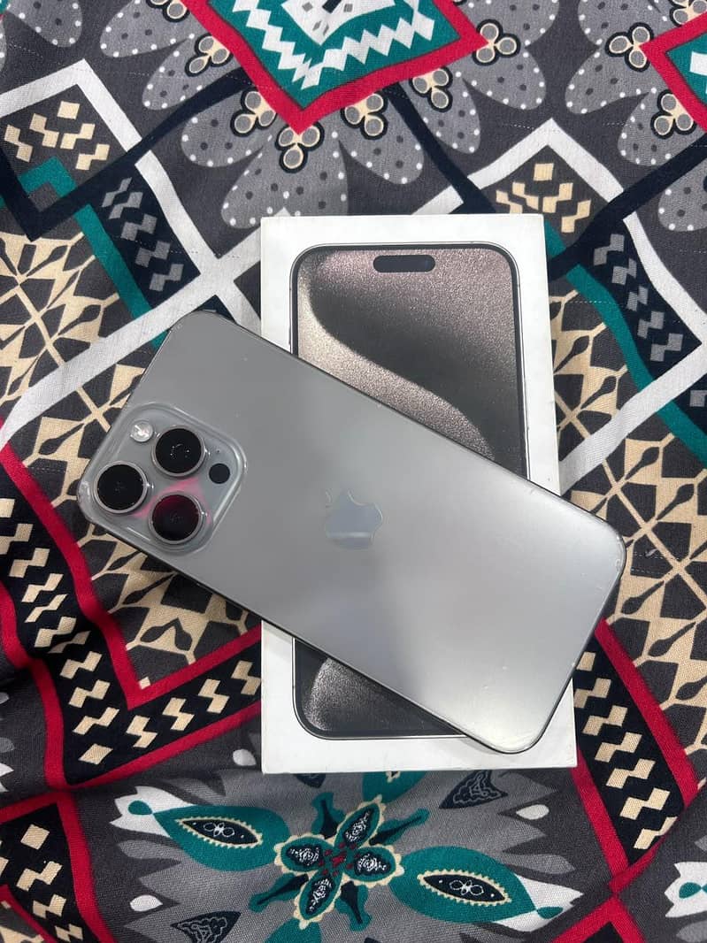 iPhone 15 pro max 4