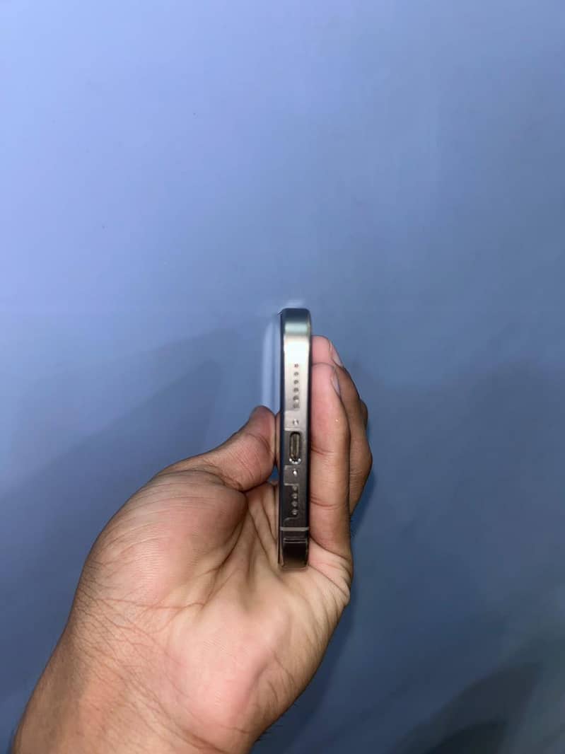 iPhone 15 pro max 6