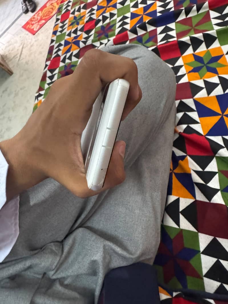 Google Pixel 7a 4