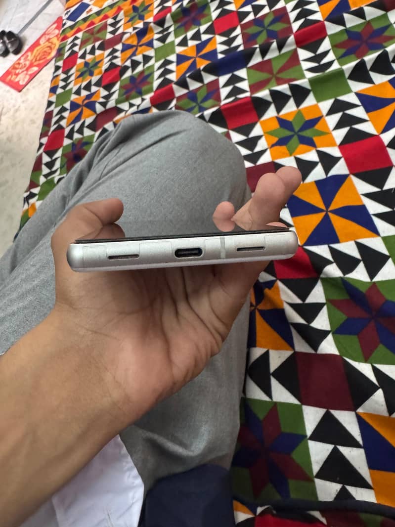Google Pixel 7a 5