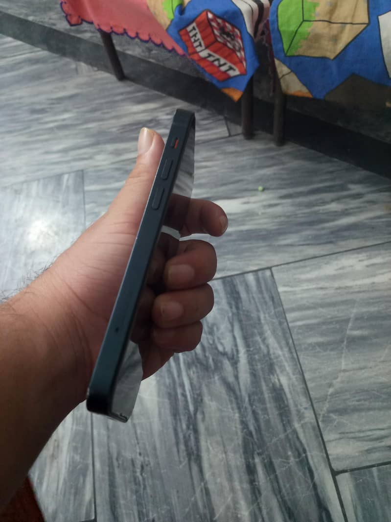 Apple iPhone 13 mini 6