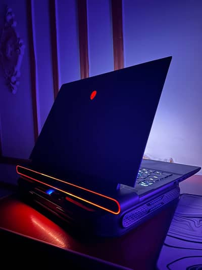 Alienware m18 R2 | i9-14900HX 24 Cores| RTX 4090 | 32GB DDR5 | 2TB SSD