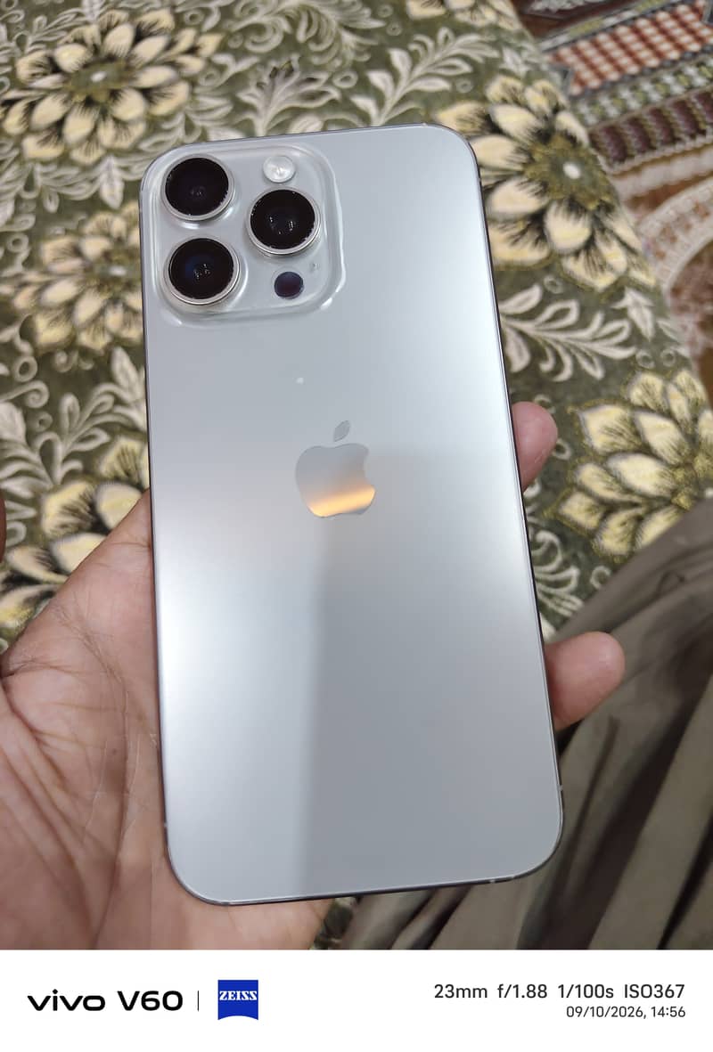 Apple iPhone 15 Pro Max 0