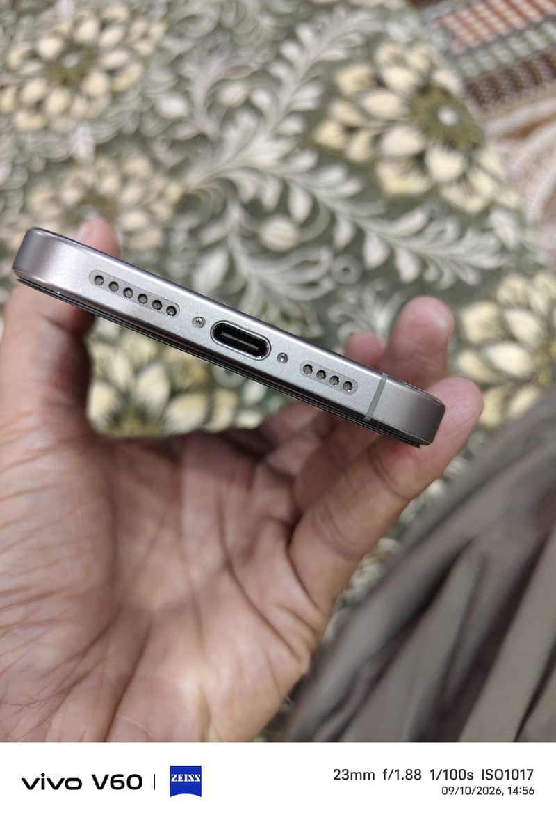 Apple iPhone 15 Pro Max 2