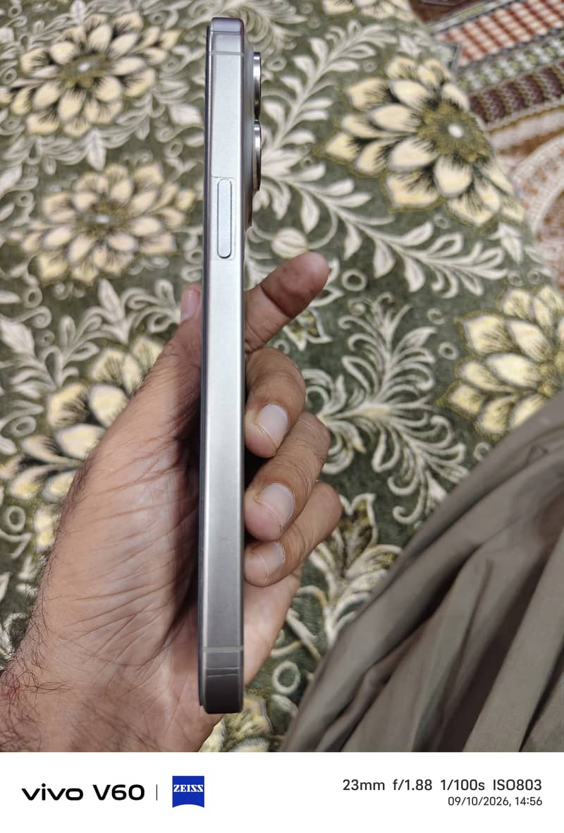 Apple iPhone 15 Pro Max 4
